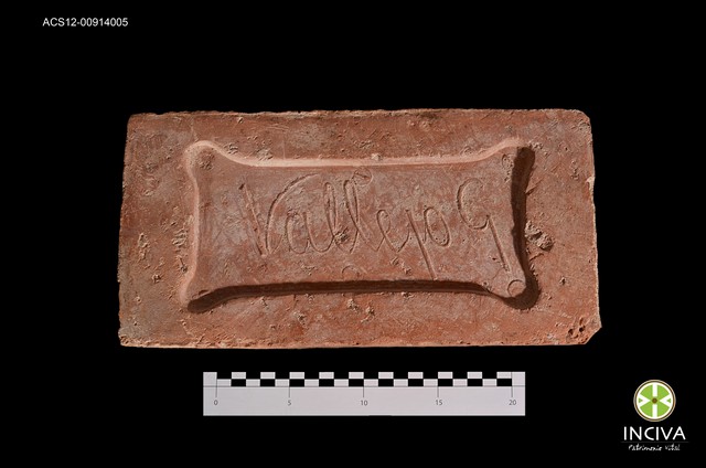 ladrillo-con-marca-de-fabrica-brick-factory-brand-n-14---firma-bajo-relieve
